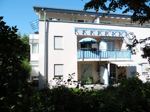 Hausansicht Holzkirchen Etagenwohnung Neuwertige Traumwohnung im 1. OG