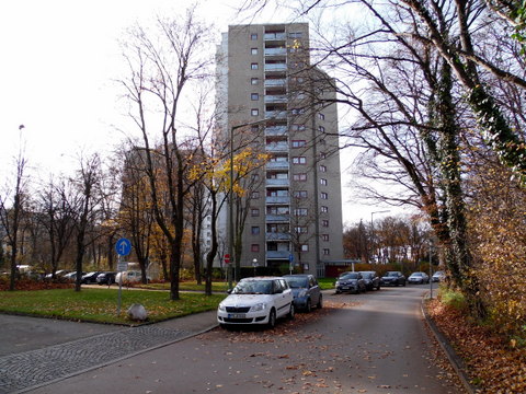 Hausansicht M�nchen Etagenwohnung Sonnige 3 Zimmer Wohnung mit Balkon